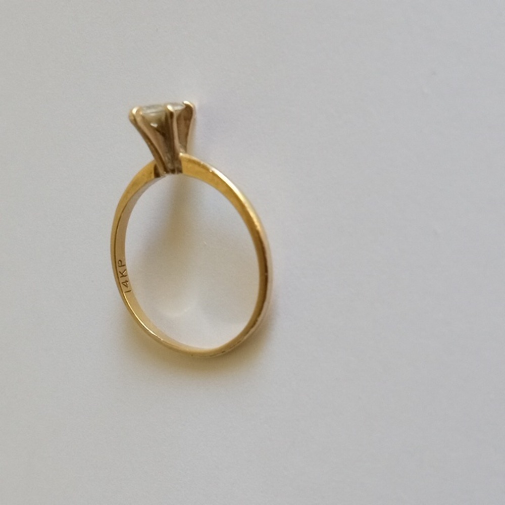On hold. 14K Diamond ring - Picture 2 of 6